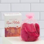 boite et sachet organza avec pétales de rose savon parfumée à la rose pour le bain