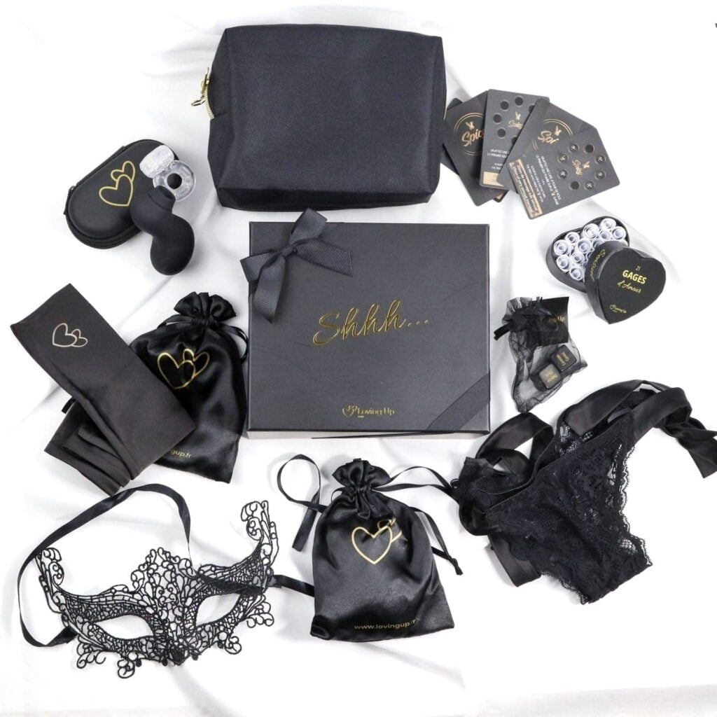 La box shhh est une box contenant un jeu à gratter, un loup, un sous-vêtement en dentelle et pleins d'autres accessoires pour vos moment intimes.